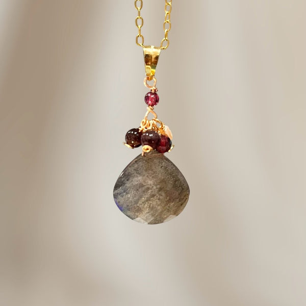 Lumière labradorite/garnet