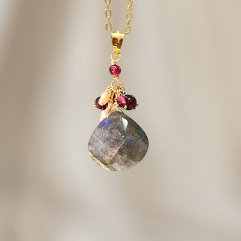 Lumière labradorite/garnet
